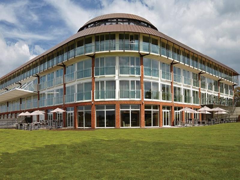Lingfield Park Marriott Hotel & Country Club Bagian luar foto