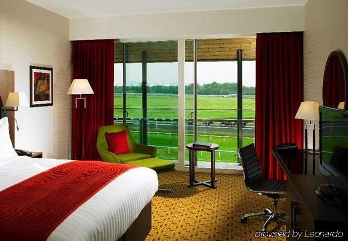 Lingfield Park Marriott Hotel & Country Club Ruang foto