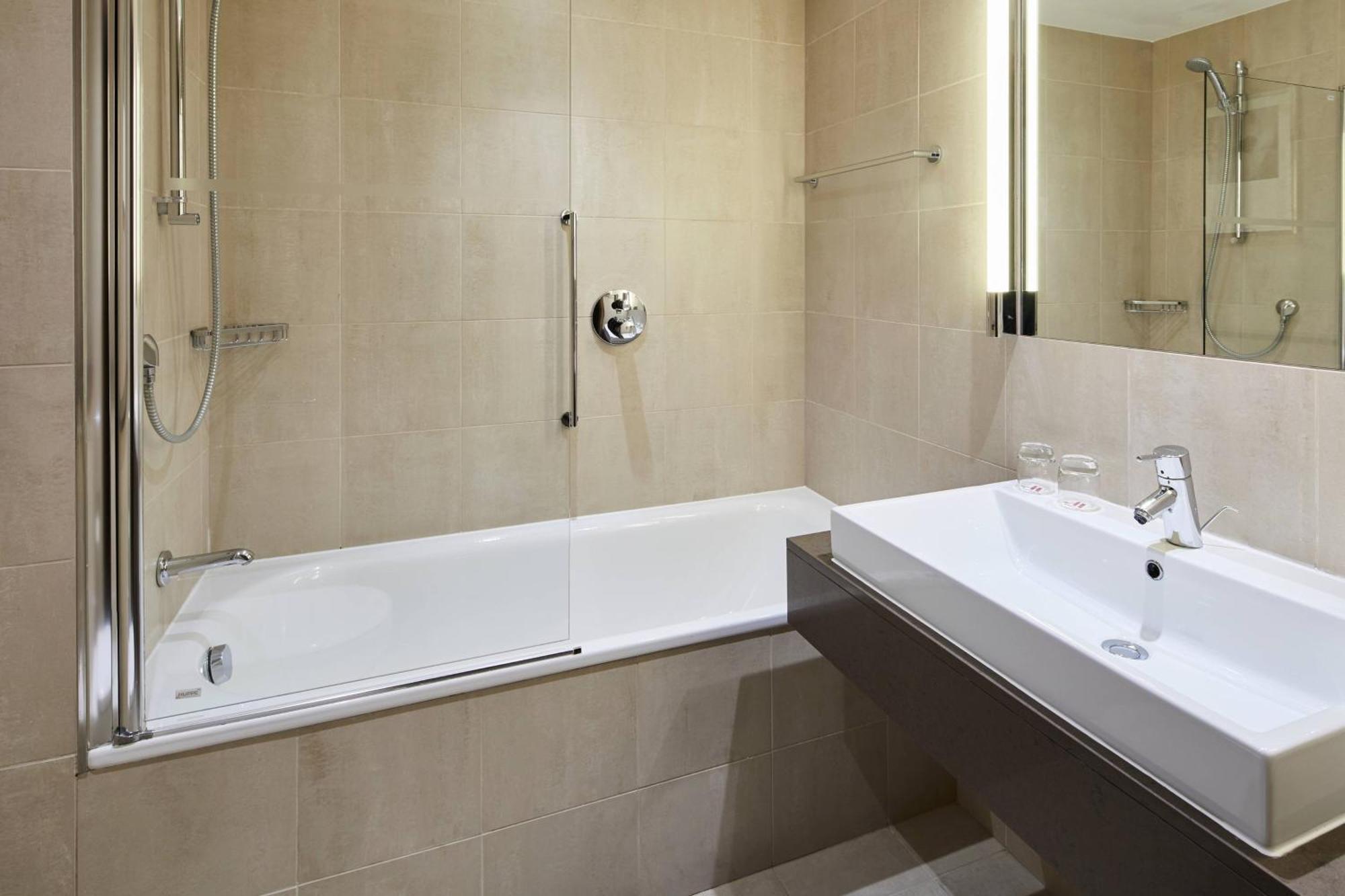 Lingfield Park Marriott Hotel & Country Club Bagian luar foto